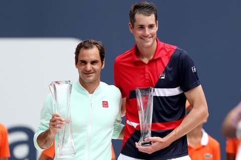 Roger Federer and John Isner